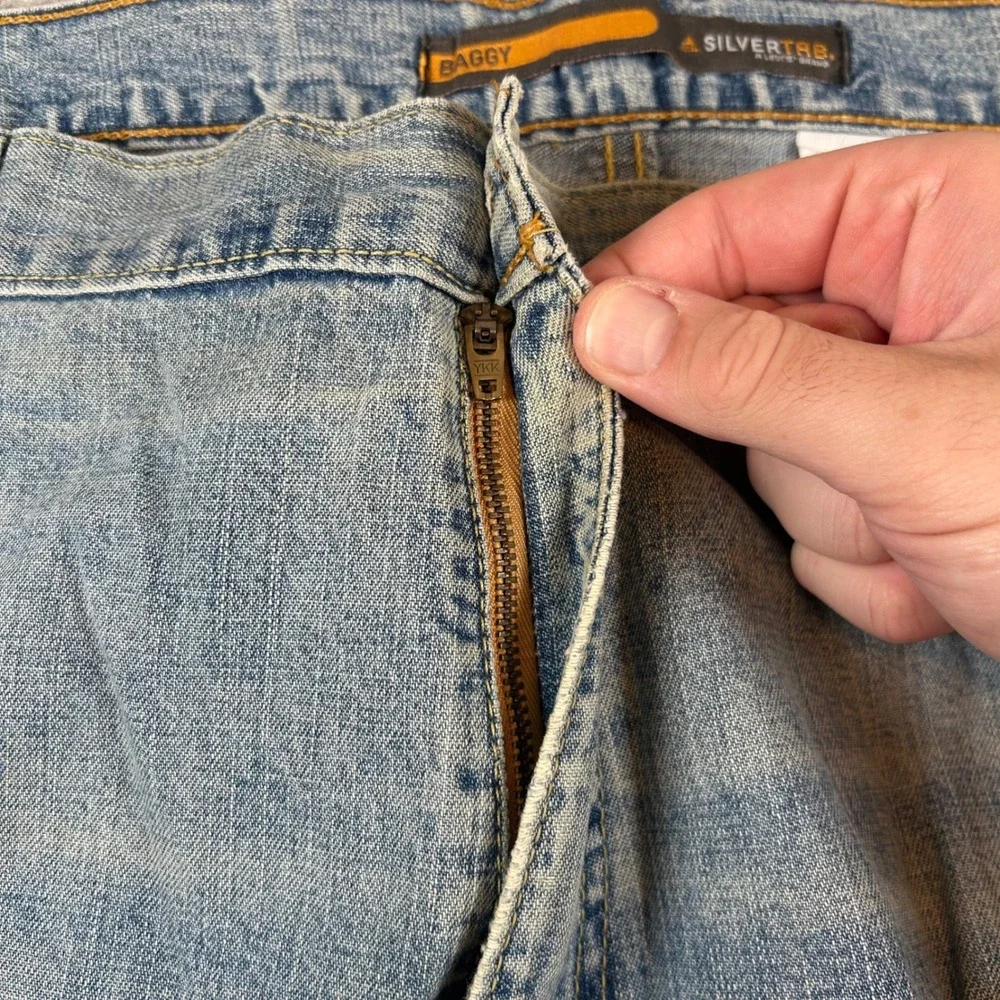 Vintage 90s Levis SilverTab Baggy Jeans Men 40x30 Light Blue Relaxed Fit Y2K
